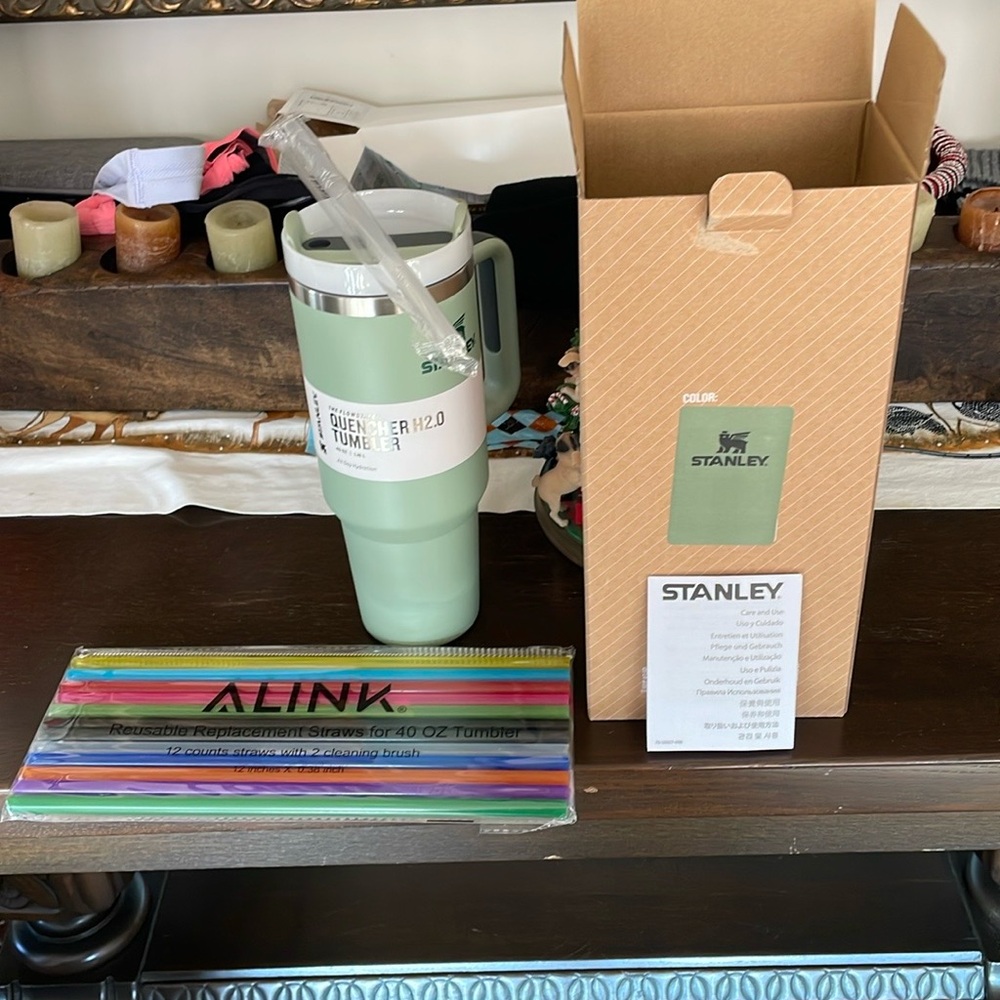 🌟HOST PICK🌟NIB “Stanley” Stunning Green Color with a 12 pack of straws/2brushes - Picture 1 of 9